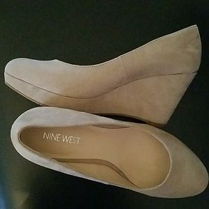 EUC Nine West Wedges
